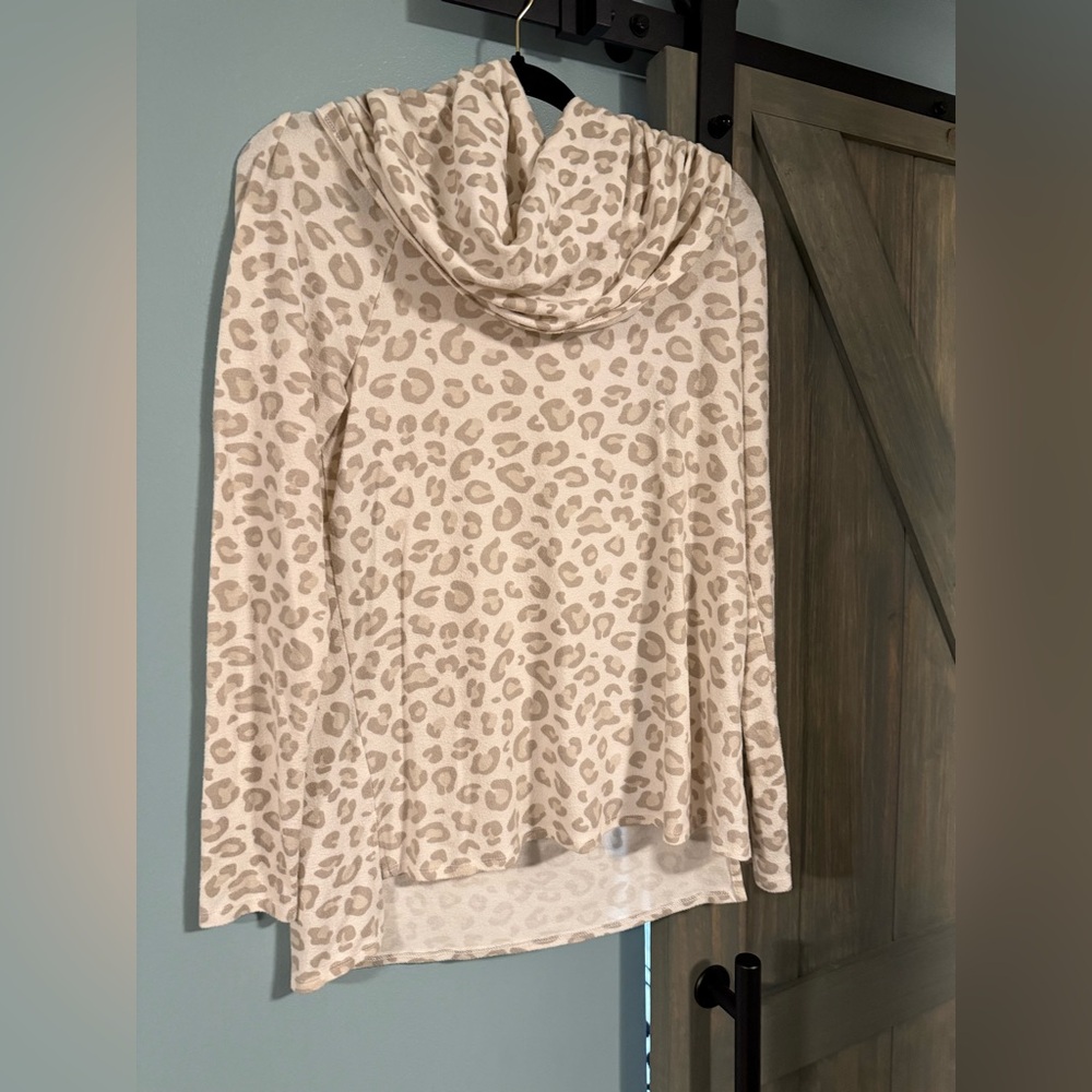 8 Items for $20: Gibson Beige Leopard Print Sweater
